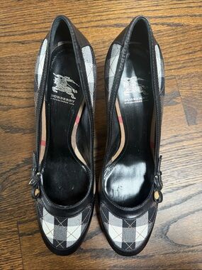 NIB Burberry Pumps Size 40